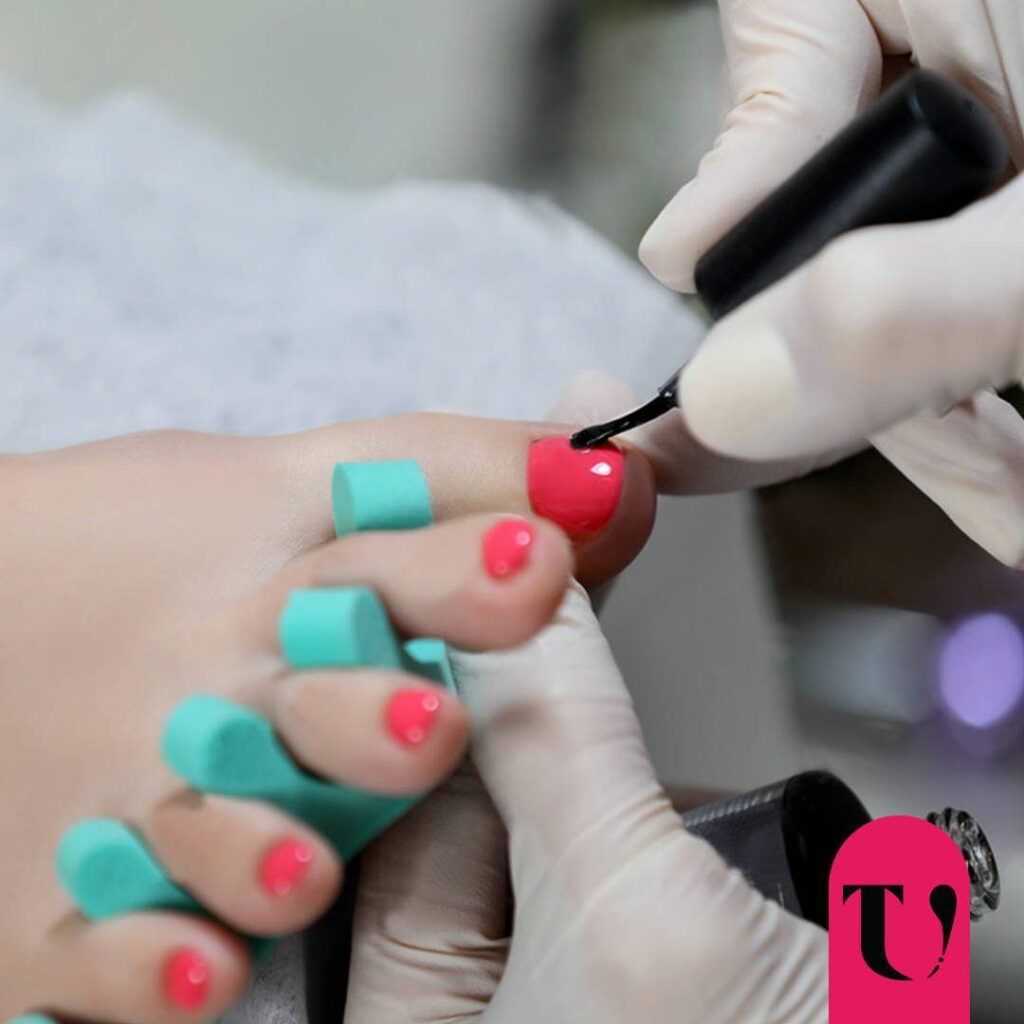 Applicazione sigillante TOP COat unghie piede